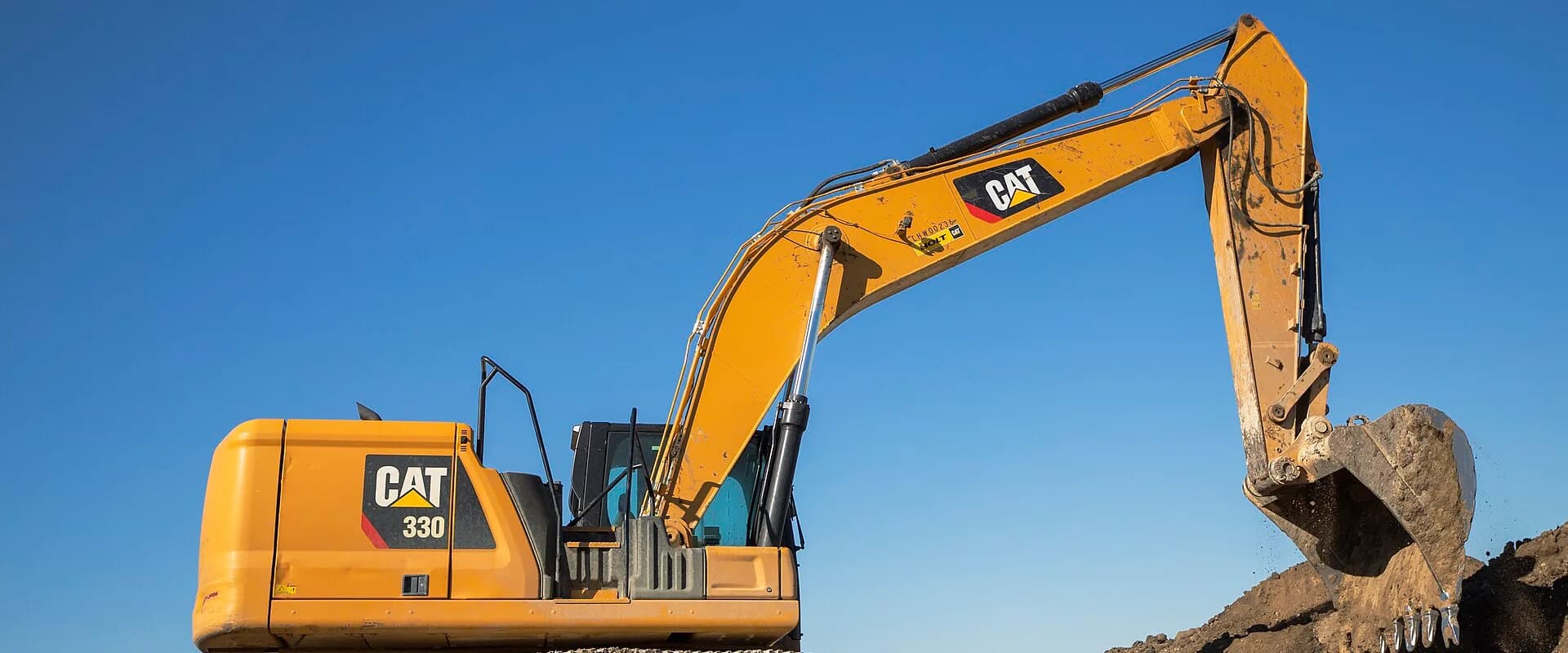 Used excavator for sale — MachineryBarn buys excavators for cash in California