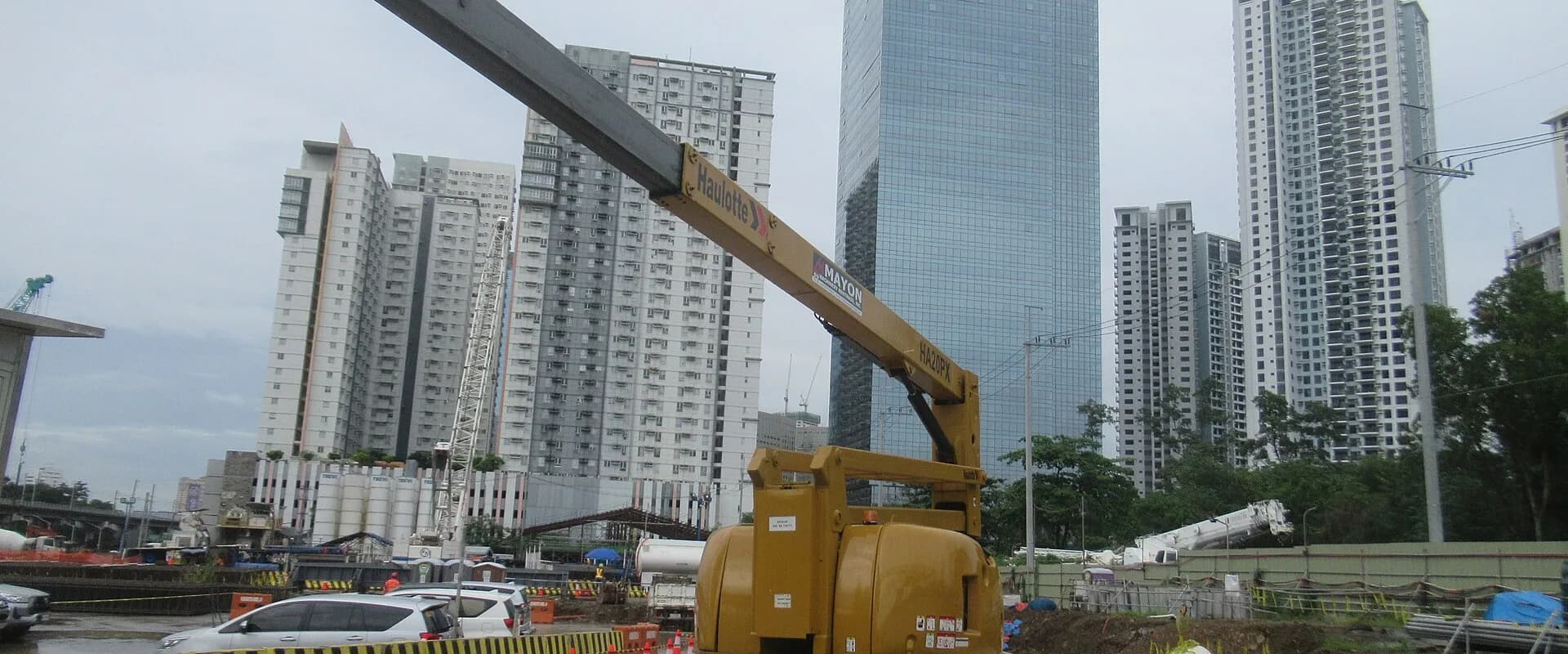 Sell used aerial lifts — MachineryBarn buys scissor lifts and boom lifts