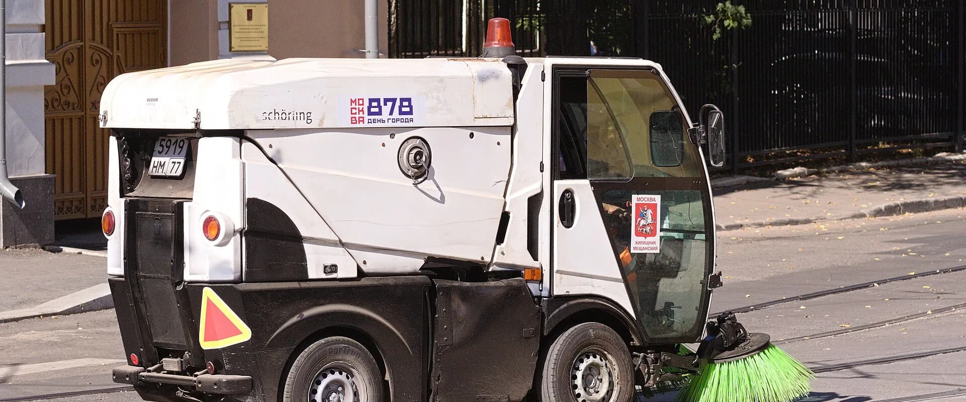 Sell used street sweepers — MachineryBarn buys Elgin and Tymco sweepers